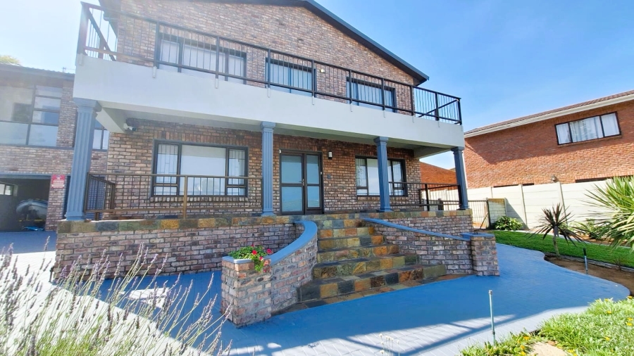 5 Bedroom Property for Sale in Stilbaai Wes Western Cape